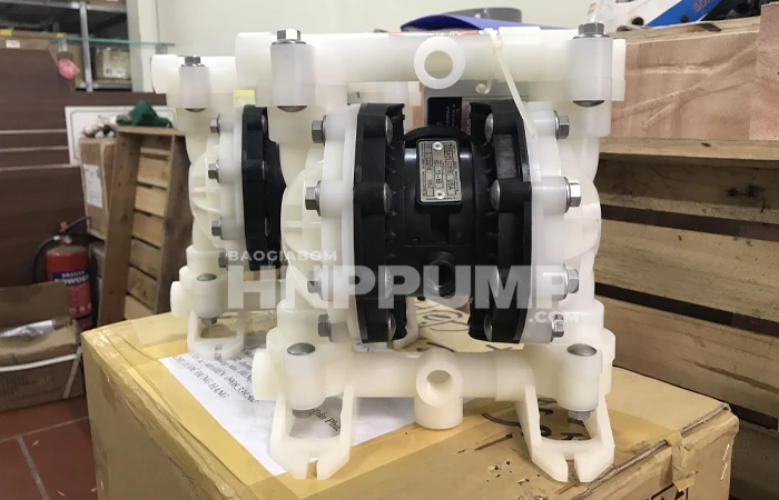 bơm màng thân nhựa