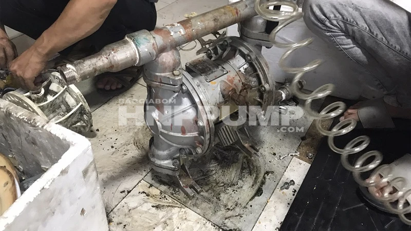 sửa chữa máy bơm màng